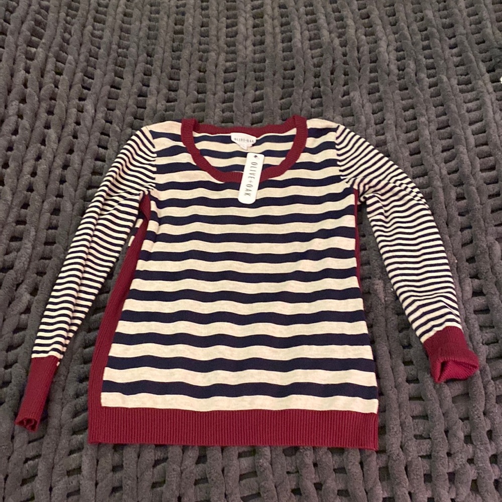 NWT woman’s Olive + Oak top